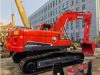Paletli ekskavatör DOOSAN DX225LC
