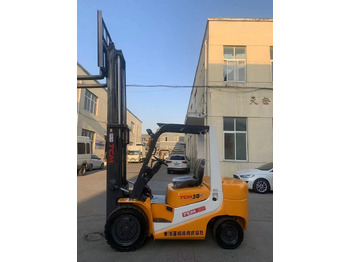 Dizel forklift TCM