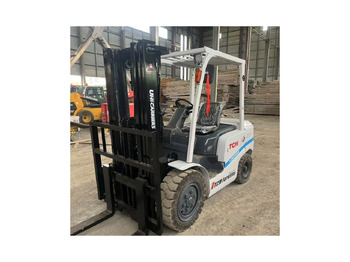 Dizel forklift TCM