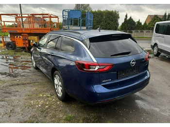 Binek araba OPEL