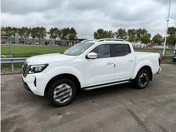 Pikap NISSAN Navara