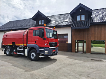 Yol süpürme aracı BUCHER