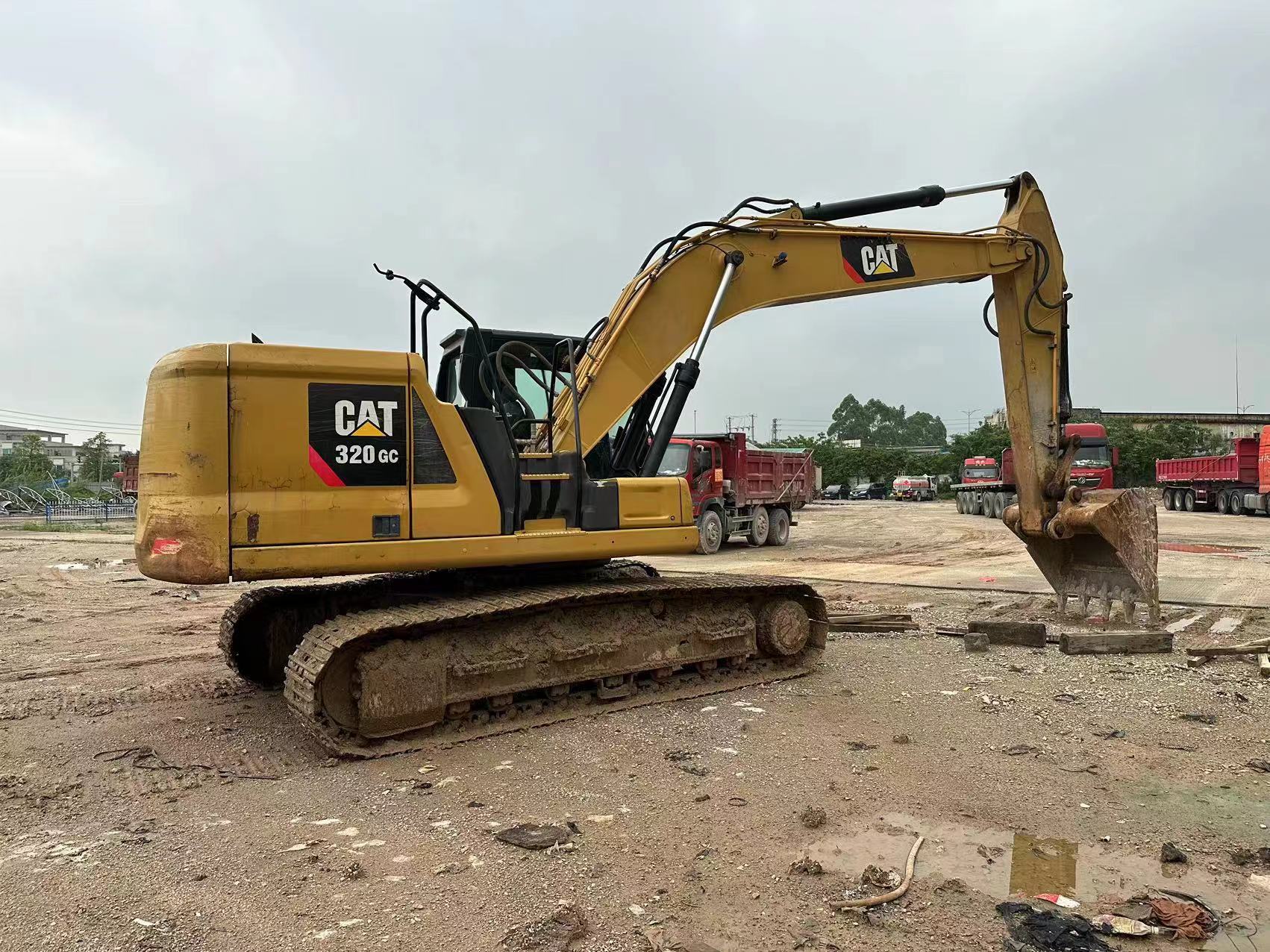 Paletli ekskavatör CATERPILLAR 320GC