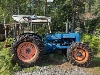 1963 Fordson Major 4x4 with splitter gearbox, Ako winch, and tire chains. SEE VIDEO. finansal kiralama 1963 Fordson Major 4x4 with splitter gearbox, Ako winch, and tire chains. SEE VIDEO.: fotoğraf 3