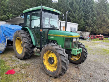 Traktör JOHN DEERE