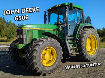 Traktör JOHN DEERE