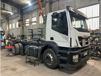 Kancalı yükleyici kamyon IVECO Stralis