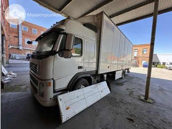 Kapalı kasa kamyon VOLVO FM 300
