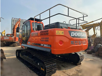 Paletli ekskavatör DOOSAN DX260 LC: fotoğraf 2