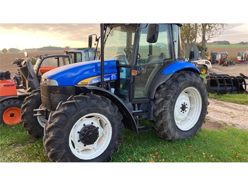 Traktör NEW HOLLAND TDD