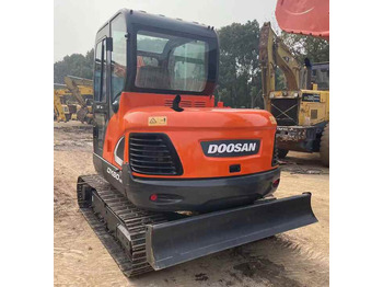 Paletli ekskavatör DOOSAN DX60