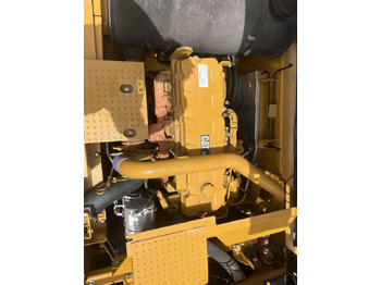 Paletli ekskavatör CATERPILLAR 330D2: fotoğraf 2