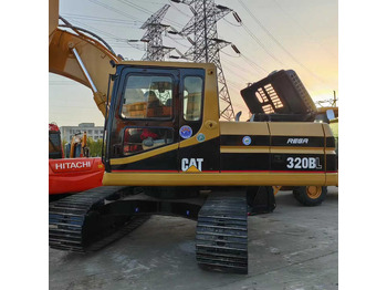 Ekskavatör CATERPILLAR