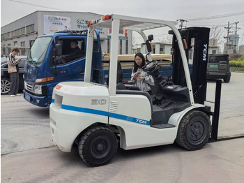 Dizel forklift TCM