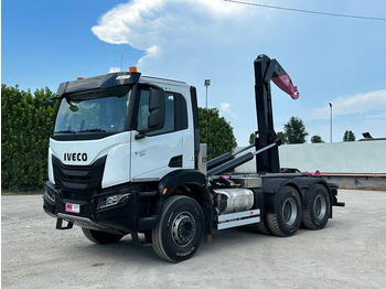 Kancalı yükleyici kamyon IVECO Trakker
