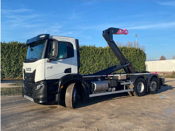 Kancalı yükleyici kamyon IVECO X-WAY