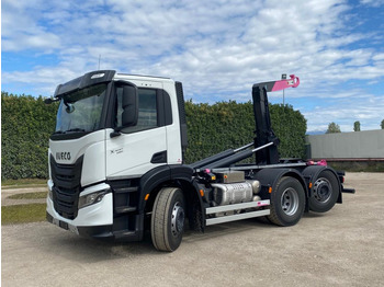 Kancalı yükleyici kamyon IVECO X-WAY