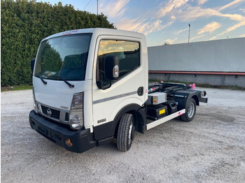 Kancalı yükleyici kamyon NISSAN