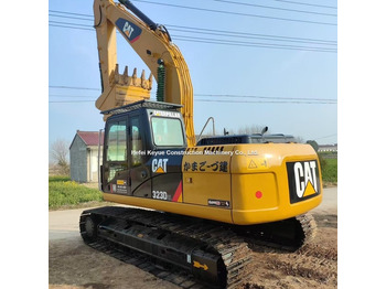 Paletli ekskavatör CATERPILLAR 323