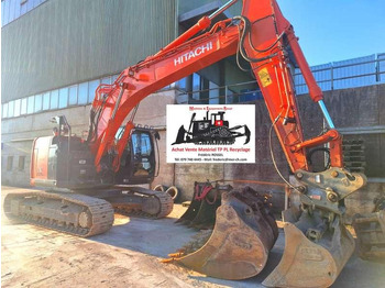 Paletli ekskavatör HITACHI ZX225