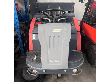 Yer süpürme makinası