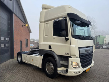 İç mekan fotoğrafi 1: Çekici DAF CF 370 4X2 Space Cab Side skirts ACC NL Truck APK 09/2025