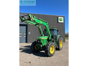 Traktör JOHN DEERE 6810