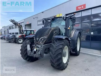 Traktör VALTRA T214