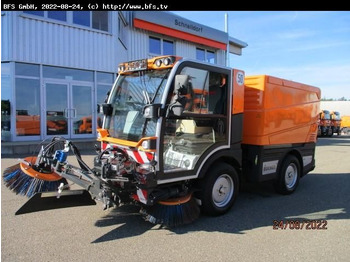 Yol süpürme aracı