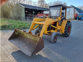 Traktör JOHN DEERE
