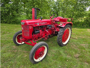 Traktör McCORMICK