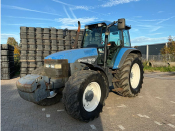 Traktör NEW HOLLAND TM135