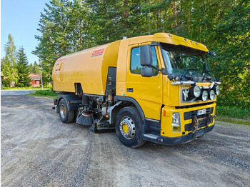 Yol süpürme aracı BUCHER