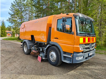 Yol süpürme aracı BUCHER