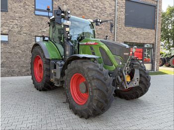 Traktör FENDT 718 Vario