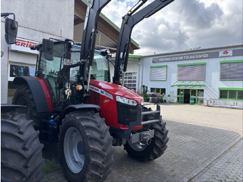 Traktör MASSEY FERGUSON 5711