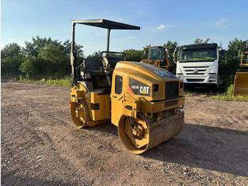 Silindir makinesi CATERPILLAR CB24B