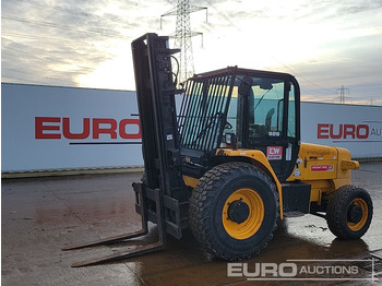 Arazi tipi forklift JCB