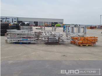 İnşaat ekipmanı Bundle of Folding Aluminium Scaffolding (5 of), Bundle of Folding Fiberglass Scaffolding, Bundle of Aluminium Scaffolding (3 of), Aluminium Staging Boards (3 of): fotoğraf 4