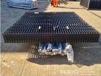 İnşaat ekipmanı Unused Galvanised & Powder Coated Heavy Duty (5mm) Wire Mesh Fencing, 25 x H2.4m x W2.2m Panels, 26 x 60mm x 60mm x3m Posts, with Fittings (Black): fotoğraf 4