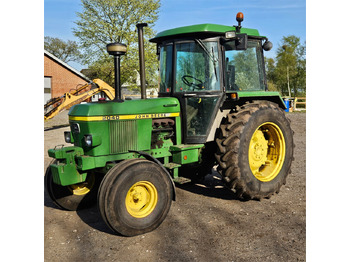 Traktör JOHN DEERE 2040