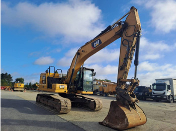 Paletli ekskavatör CATERPILLAR 323