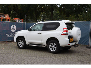 Sedan araba Toyota Land Cruiser: fotoğraf 3