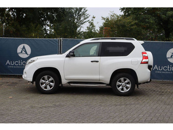 Sedan araba Toyota Land Cruiser: fotoğraf 2