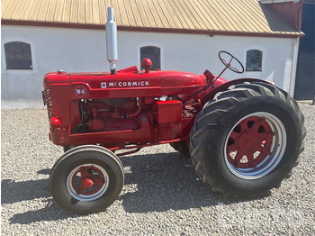 Traktör McCORMICK