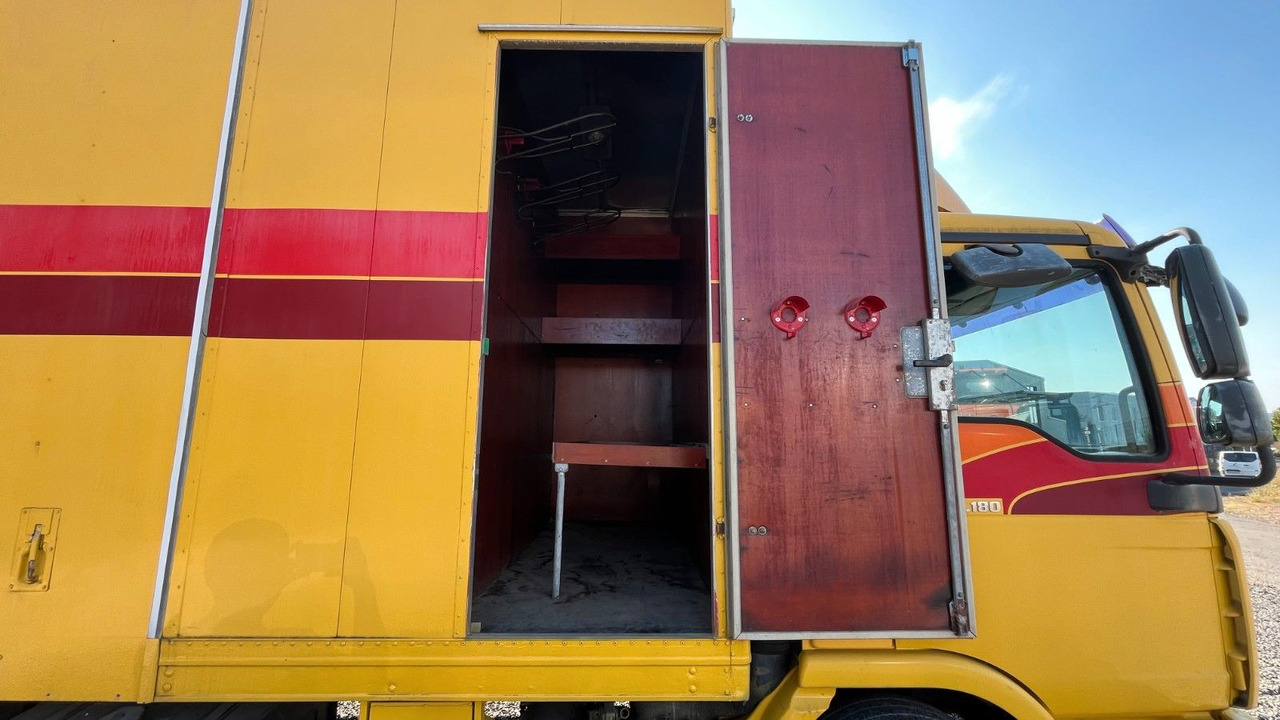 MAN TGL 10.180 Euro 4 Pferdetransporter Horse MAN TGL 10.180 Euro 4 Pferdetransporter Horse - At taşıma aracı: fotoğraf 3 MAN TGL 10.180 Euro 4 Pferdetransporter Horse MAN TGL 10.180 Euro 4 Pferdetransporter Horse - At taşıma aracı: fotoğraf 3
