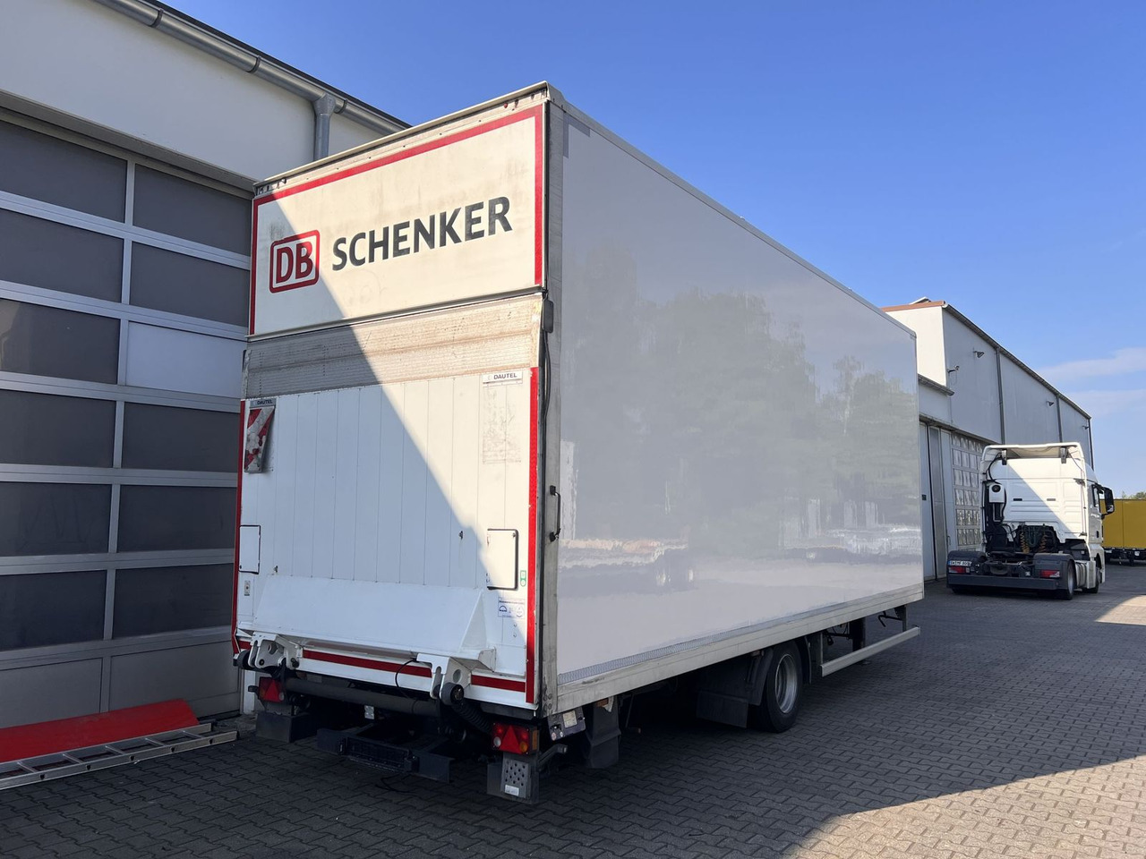 1 Achs Kofferanhänger, Ladebordwand - Kapalı karoser römork: fotoğraf 2 1 Achs Kofferanhänger, Ladebordwand - Kapalı karoser römork: fotoğraf 2