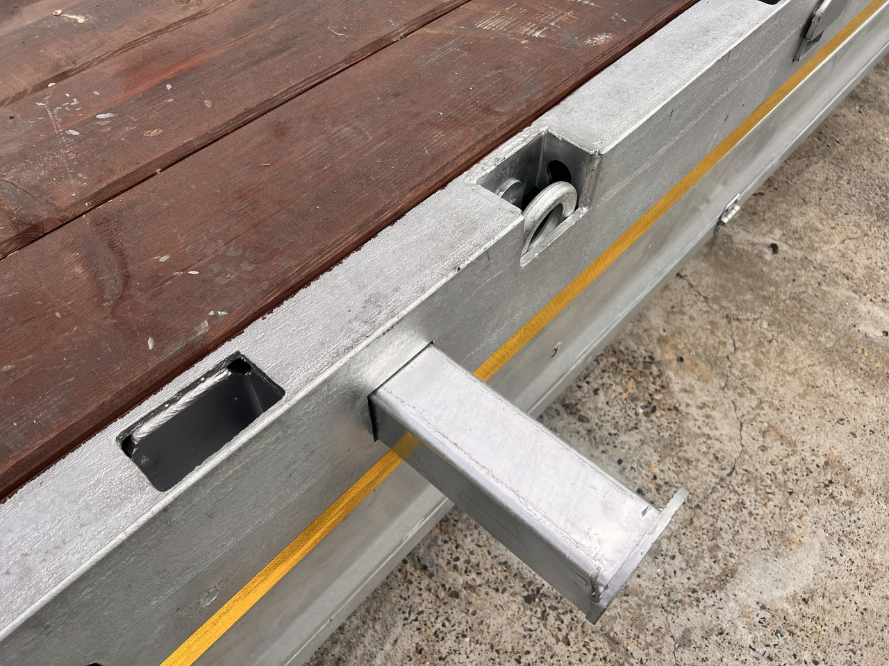 Möslein ST 3 3 Achs Satteltieflader neu - Alçak çerçeveli platform dorse: fotoğraf 3 Möslein ST 3 3 Achs Satteltieflader neu - Alçak çerçeveli platform dorse: fotoğraf 3