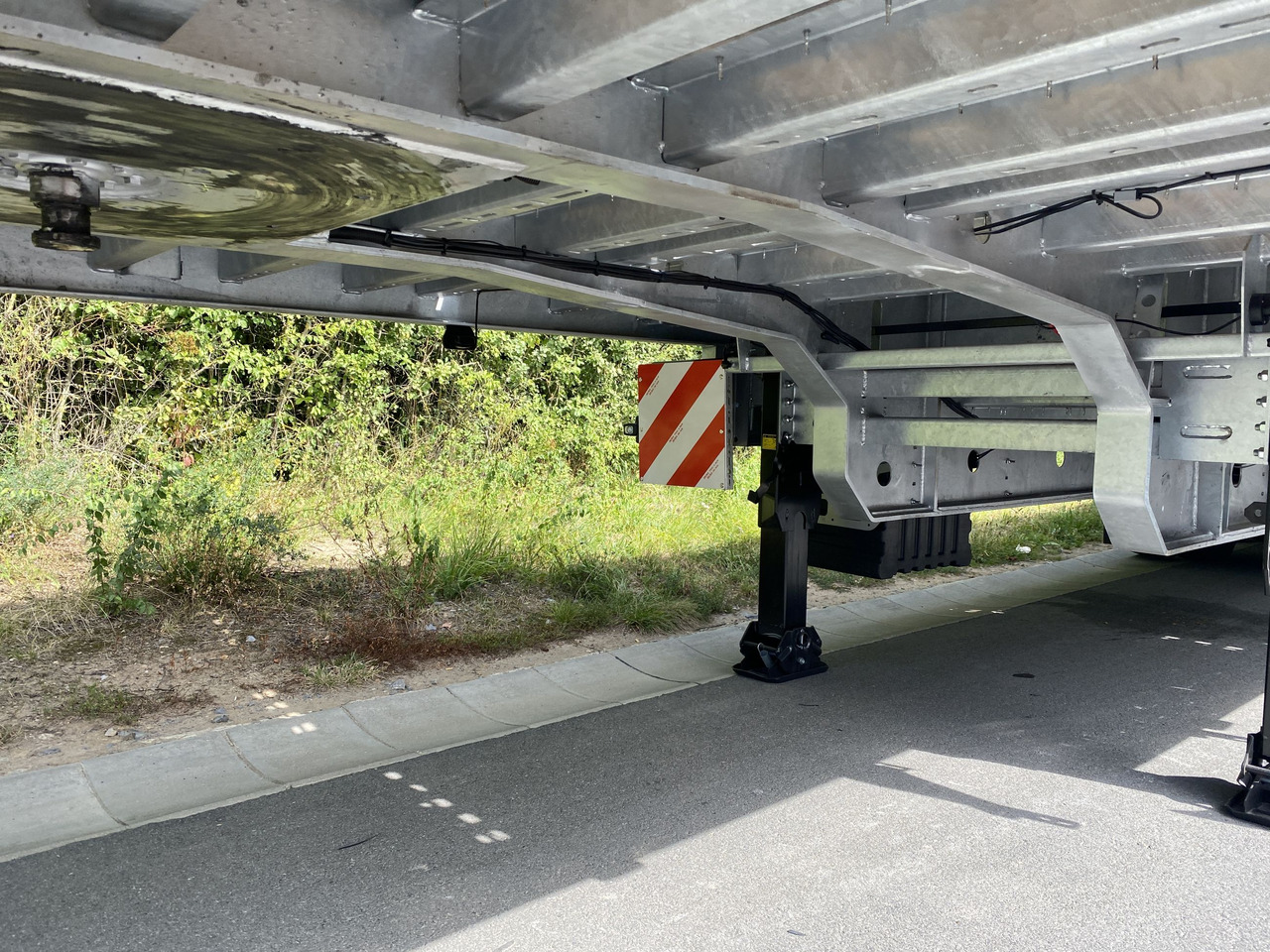 Möslein ST 3-Plato 9,4 3 Achs Satteltieflader Plato 45 t GGfür Fertigteile, Baumaschinen oder Container - Alçak çerçeveli platform dorse: fotoğraf 5 Möslein ST 3-Plato 9,4 3 Achs Satteltieflader Plato 45 t GGfür Fertigteile, Baumaschinen oder Container - Alçak çerçeveli platform dorse: fotoğraf 5