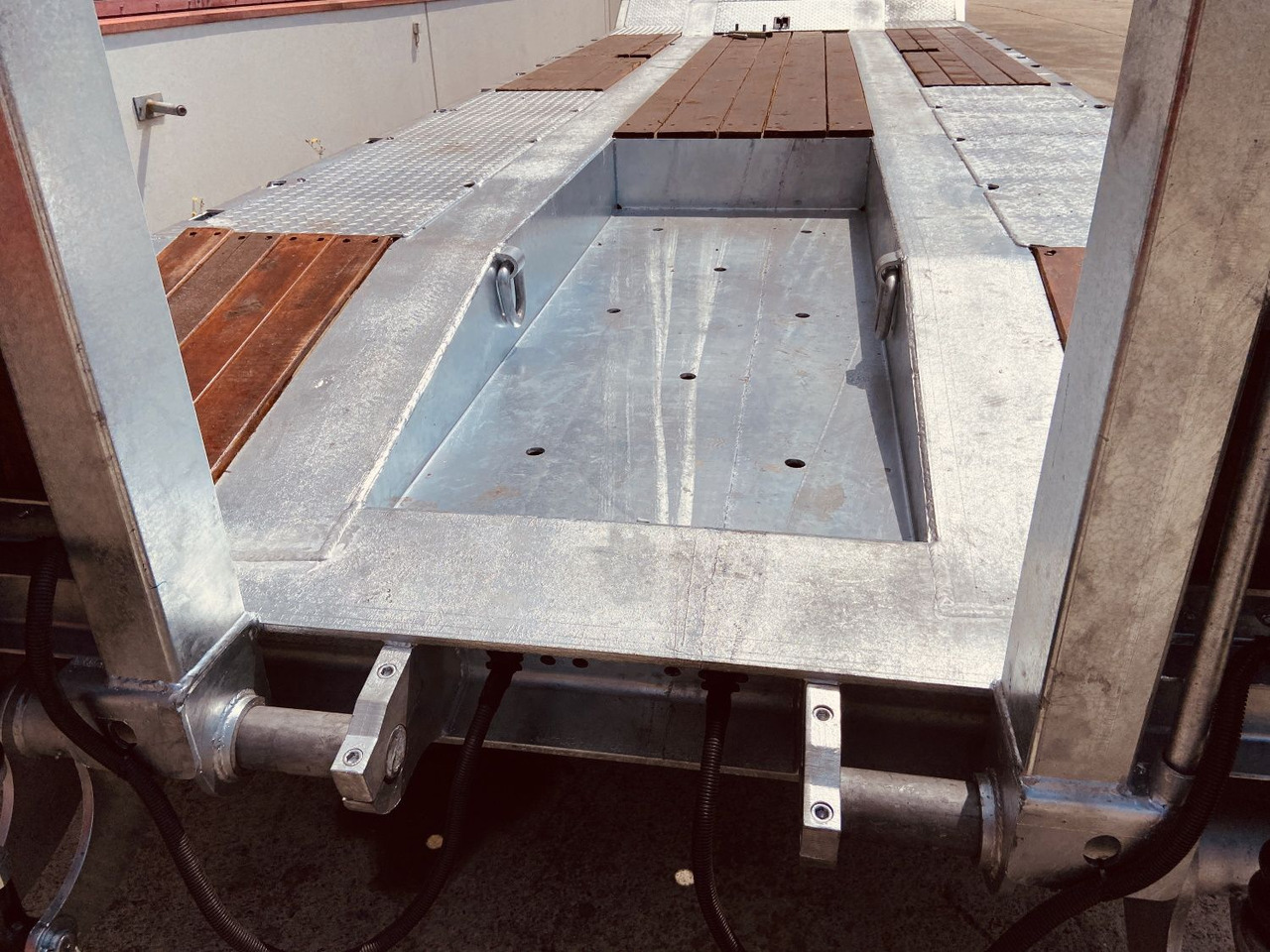 Möslein T 4 VB F 4 Achs Tieflader- Anhänger, Neufahrzeug finansal kiralama Möslein T 4 VB F 4 Achs Tieflader- Anhänger, Neufahrzeug: fotoğraf 7 Möslein T 4 VB F 4 Achs Tieflader- Anhänger, Neufahrzeug finansal kiralama Möslein T 4 VB F 4 Achs Tieflader- Anhänger, Neufahrzeug: fotoğraf 7